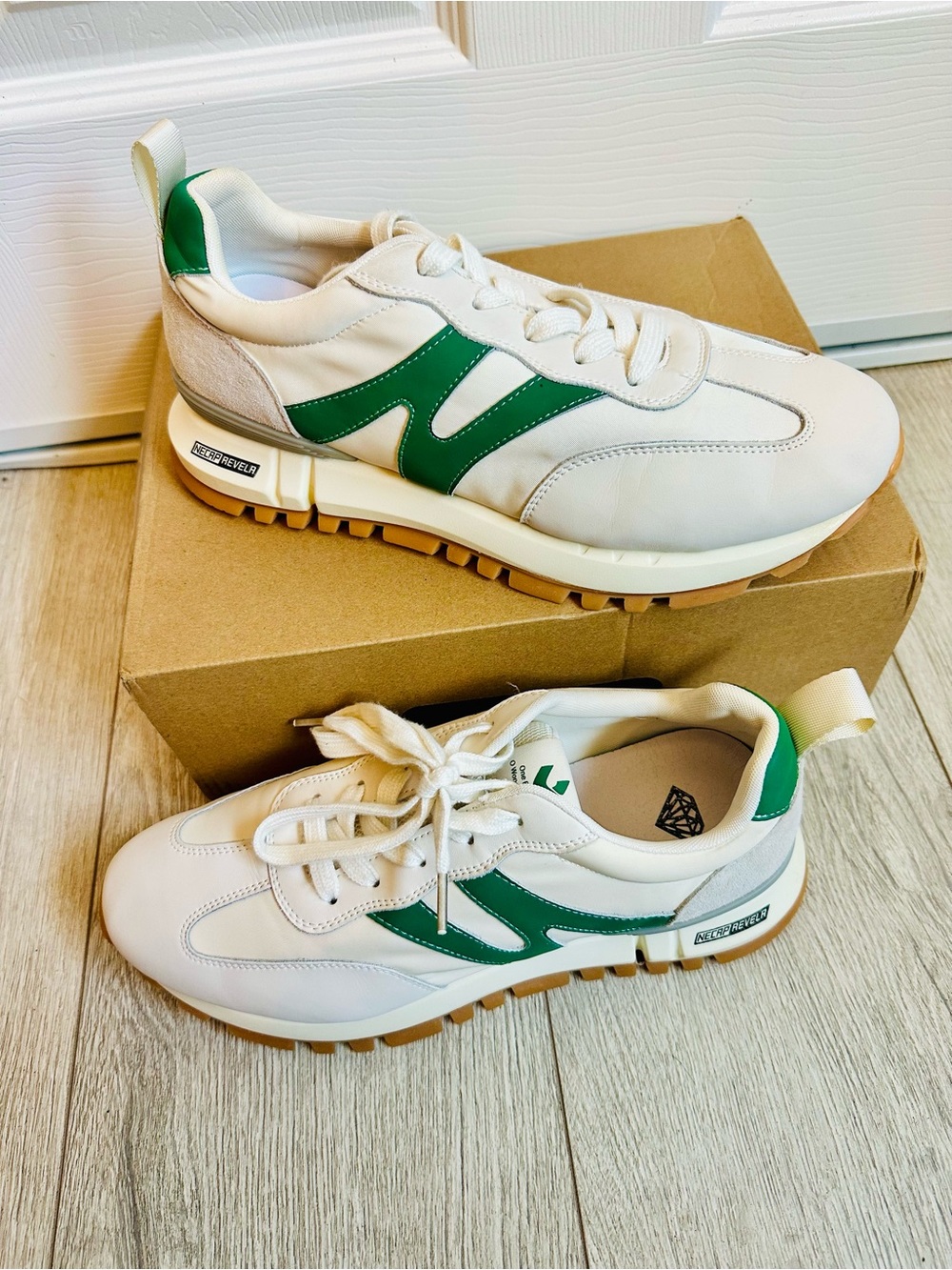 Like New! Women’s Walking, Breathable Non-Slip Fashion Sneakers